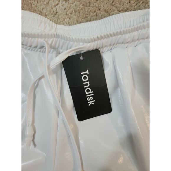 Tandisk~Woman Size L~White Yoga Hot Shorts Shiny Metallic Elastic Drawstring NEW - Picture 7 of 9